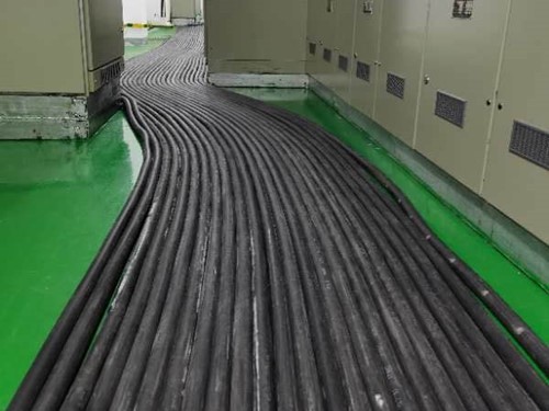 康县如何根据理论计算公式计算温度对特定电压测量结果的影响?